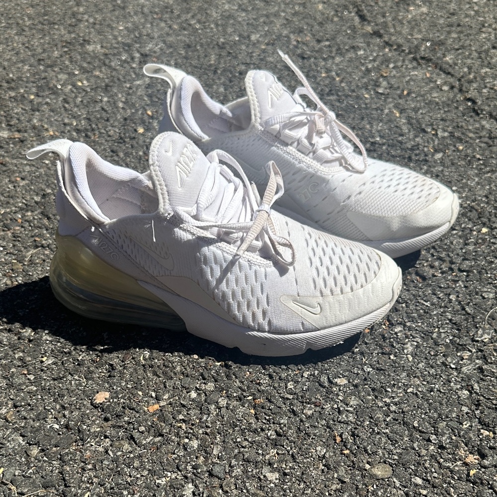 Nike White Air Max 270 Sneakers size 4Y big kids - Back to school